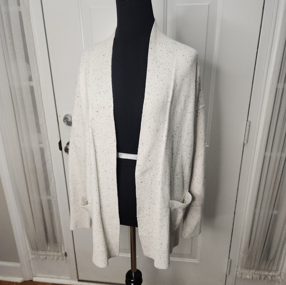 LOFT Open Cardigan Whiteโ with Specks of Color Size M